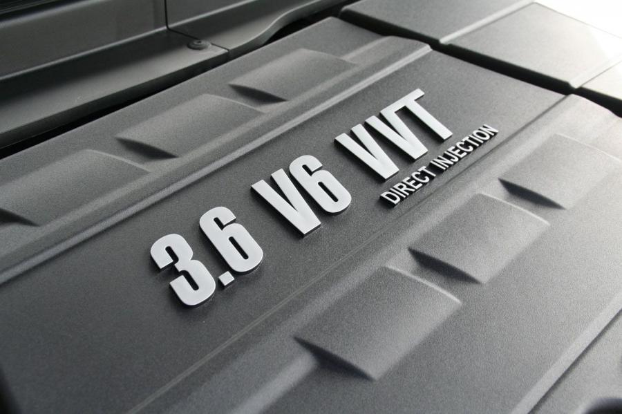 Моторный отсек Saturn Vue Green Line 2Mode Hybrid 2008 года  (фото 17 из 34)